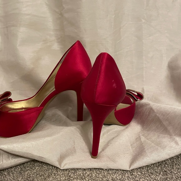 Satin red Nine West bowtie peep toe high heel shoes - Picture 5 of 7